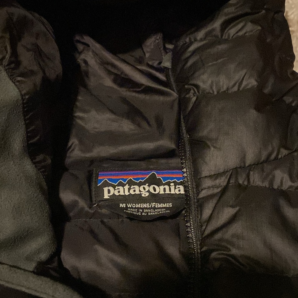 Patagonia women’s black medium puffer - Picture 2 of 2